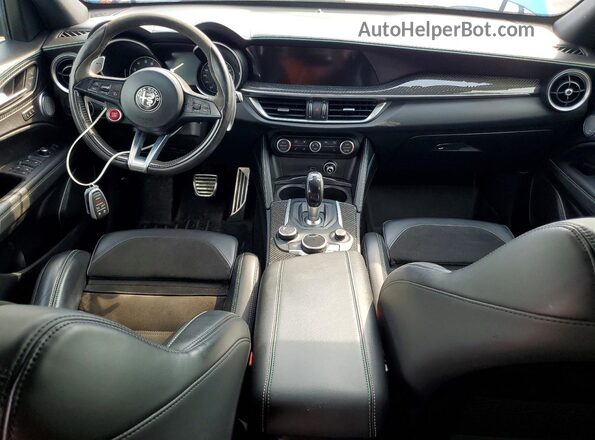 ZASFAKEVXJ7C21502 2018 ALFA ROMEO STELVIO Blue Dashboard view
