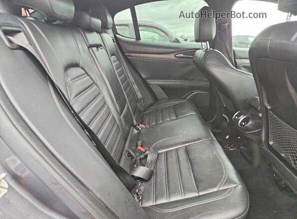 ZASFAKNN3J7B68965 2018 ALFA ROMEO STELVIO Gray Հետևի նստատեղերի տեսք
