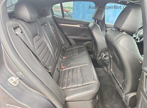 ZASFAKNN3J7B91646 2018 ALFA ROMEO STELVIO Gray Սալոնի հետևի տեսք