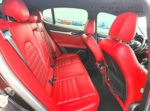 ZASFAKNN4J7C00385 2018 ALFA ROMEO STELVIO Черный Вид задней части салона