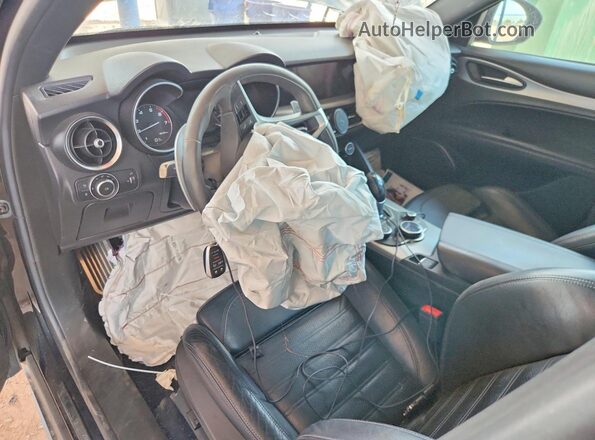 ZASFAKNN5J7C00380 2018 ALFA ROMEO STELVIO Черный Вид панели приборов