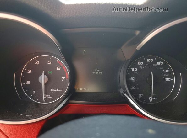 ZASFAKNN6J7C10688 2018 ALFA ROMEO STELVIO White Սարքավորումների վահանակի տեսք