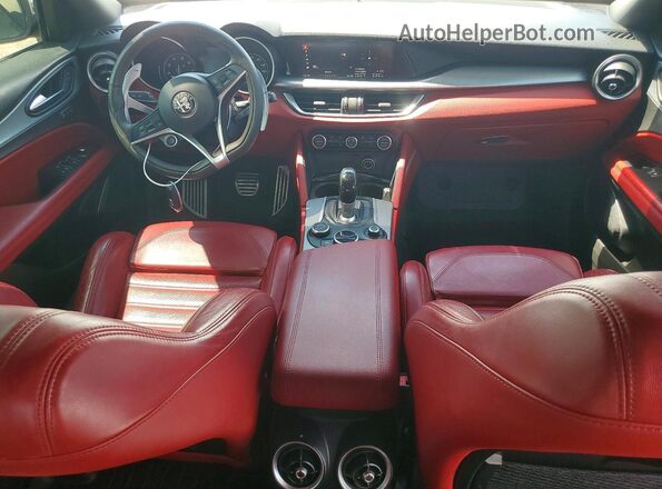 ZASFAKNN6J7C10688 2018 ALFA ROMEO STELVIO White Առջևի վահանակի տեսք