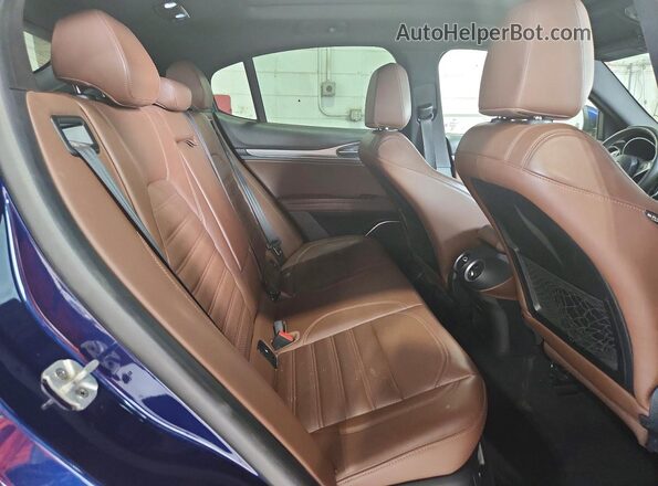 ZASFAKNN7J7B88474 2018 ALFA ROMEO STELVIO Blue Սալոնի հետևի տեսք