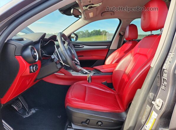 ZASFAKPN4J7B86162 2018 ALFA ROMEO STELVIO Угольный Вид салона спереди