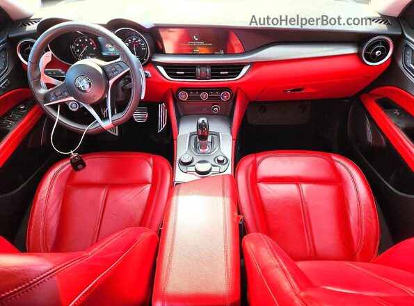 ZASFAKPN4J7B86162 2018 ALFA ROMEO STELVIO Угольный Вид панели приборов