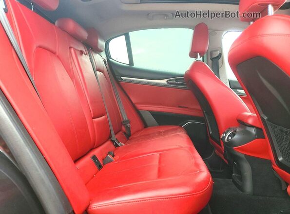 ZASFAKPN6J7B81870 2018 ALFA ROMEO STELVIO Черный Вид задней части салона