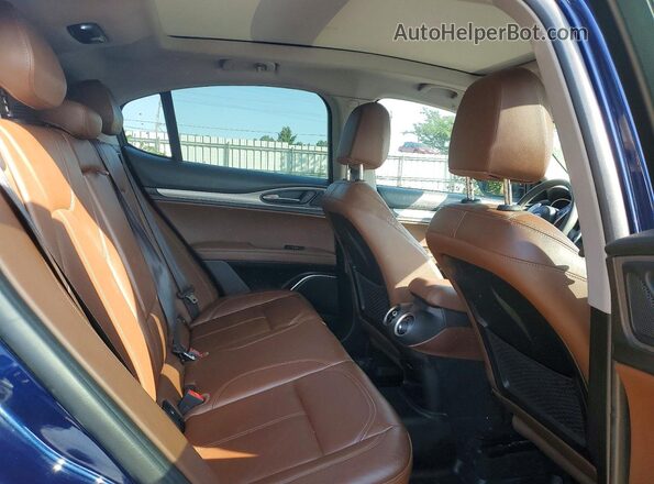ZASFAKPN7J7B92134 2018 ALFA ROMEO STELVIO Blue Vista interior trasera