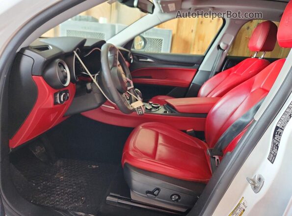 ZASPAJAN7K7C41809 2019 ALFA ROMEO STELVIO Белый Вид салона спереди