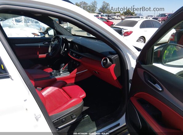 ZASPAKBN0K7C42692 2019 ALFA ROMEO STELVIO White Front interior view