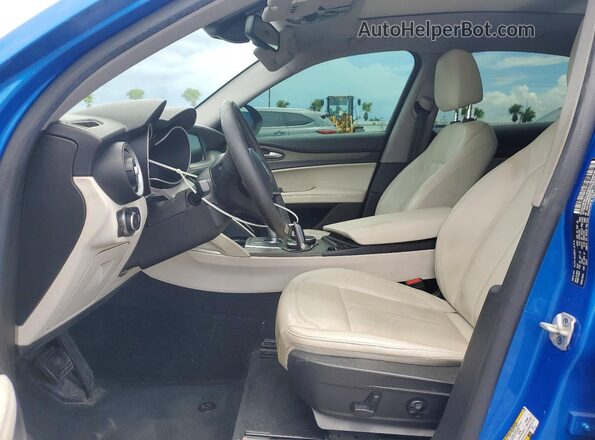ZASPAKBN2K7C71904 2019 ALFA ROMEO STELVIO Синий Вид салона спереди