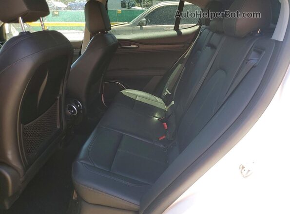 ZASPAKBN2L7C83357 2020 ALFA ROMEO STELVIO White Widok wnętrza z tyłu