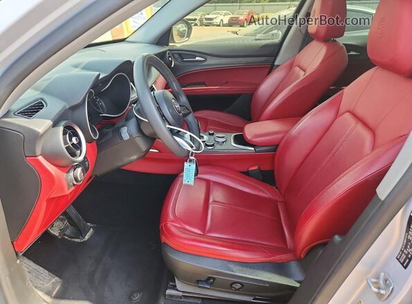ZASPAKBN4M7D15436 2021 ALFA ROMEO STELVIO Серебряный Вид салона спереди