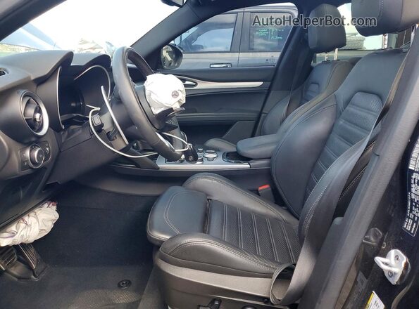 ZASPAKBN5R7D74163 2024 ALFA ROMEO STELVIO Черный Вид салона спереди