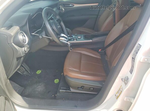 ZASPAKBN7R7D81177 2024 ALFA ROMEO STELVIO Белый Вид салона спереди