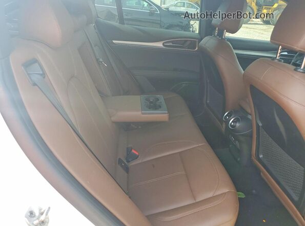 ZASPAKBN7R7D81177 2024 ALFA ROMEO STELVIO Белый Вид задних сидений