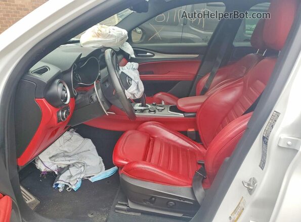 ZASPAKBN8M7D15083 2021 ALFA ROMEO STELVIO White Front interior view