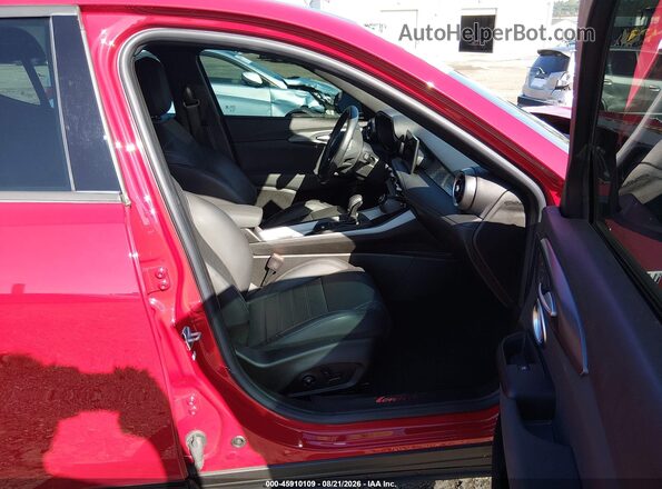 ZASPATCW4R3047366 2024 ALFA ROMEO OTHER Red Սալոնի դիմացի տեսք