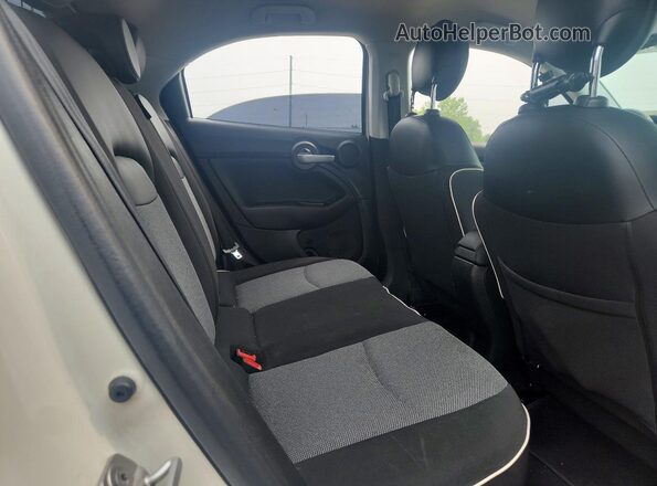 ZFBCFXAB3JP721543 2018 FIAT 500X White Սալոնի հետևի տեսք