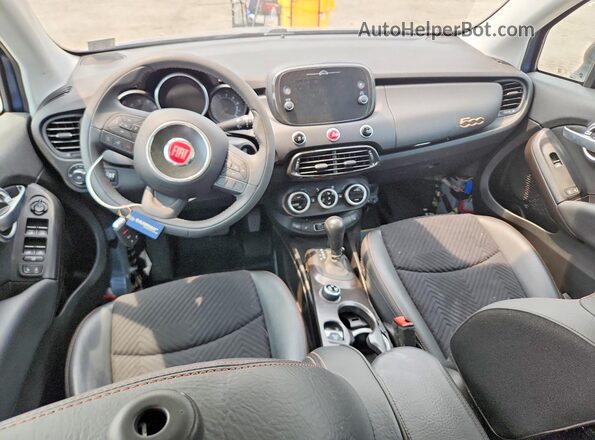 ZFBCFYCB2JP643341 2018 FIAT 500X Blue Dashboard view
