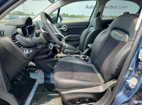 ZFBCFYCB2JP643341 2018 FIAT 500X Blue Front interior view