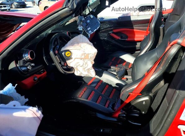 ZFF93LMA6P0278609 2023 FERRARI F8 Красный Вид салона спереди