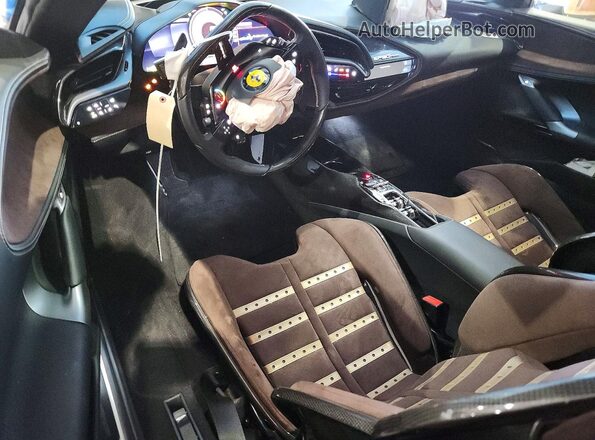 ZFF96NMA7S0316974 2025 FERRARI SF90 STRADALE Кремовый Вид панели приборов