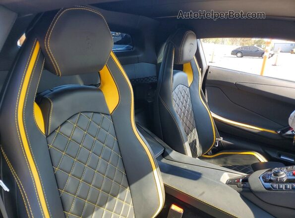 ZHWUG4ZD8JLA06858 2018 LAMBORGHINI AVENTADOR Black Widok tylnych siedzeń