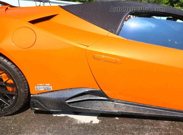 ZHWUR1ZF2HLA05614 2017 LAMBORGHINI HURACAN Оранжевый Вид задних сидений