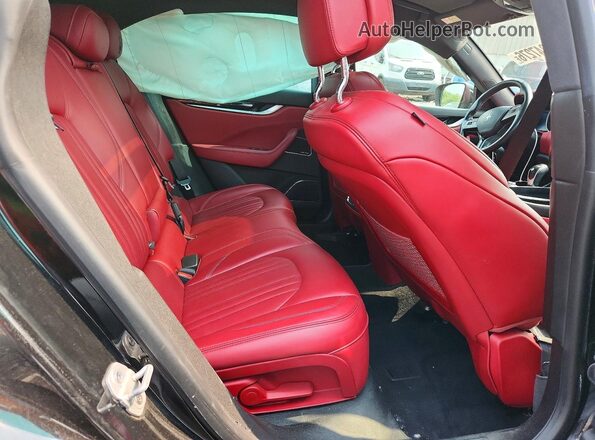 ZN661XUA4JX277499 2018 MASERATI LEVANTE Черный Вид задней части салона