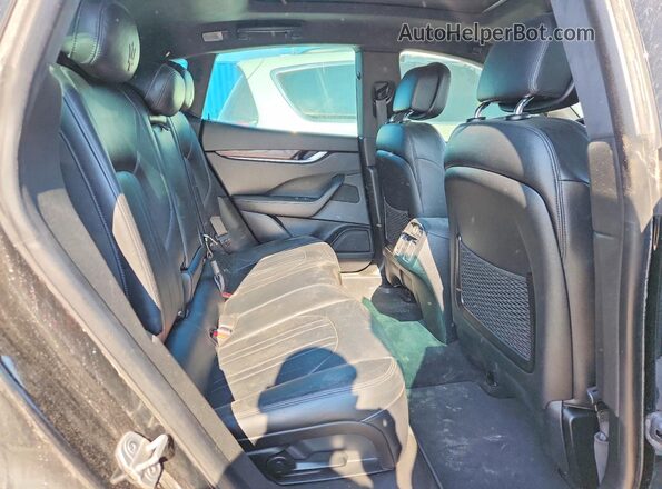 ZN661XUAXHX248129 2017 MASERATI LEVANTE Black Rear interior view