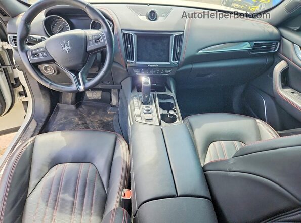ZN661XUL4LX349869 2020 MASERATI LEVANTE White Widok deski rozdzielczej