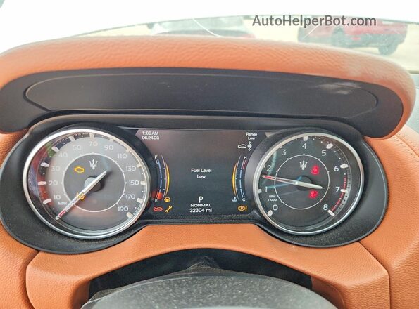 ZN661YUAXMX359666 2021 MASERATI LEVANTE White ხელსაწყოთა პანელის ხედი