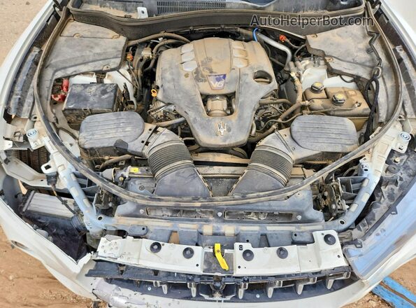 ZN661YUAXMX359666 2021 MASERATI LEVANTE White უკანა სალონის ხედი