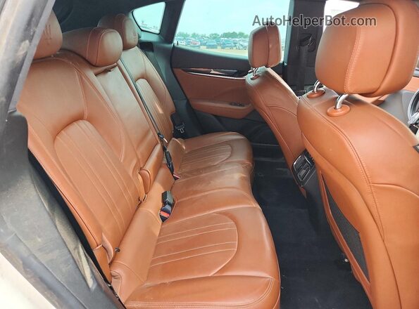 ZN661YUAXMX359666 2021 MASERATI LEVANTE White უკანა სავარძლების ხედი