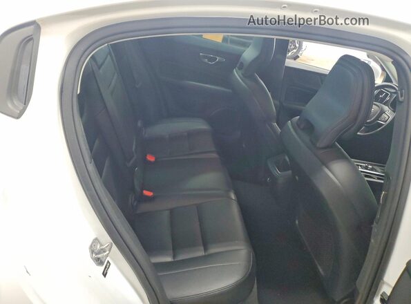 7JR102FK6LG067353 2020 VOLVO S60 White Widok wnętrza z tyłu