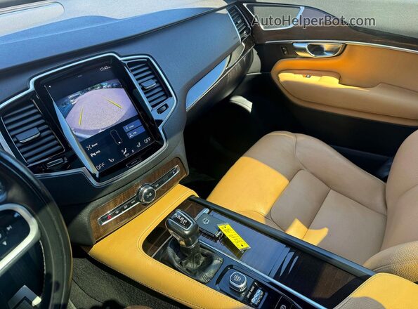 YV4A22PK1J1385420 2018 VOLVO XC90 Gray Rear interior view