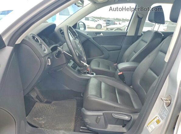 WVGAV7AX2HW507657 2017 VOLKSWAGEN TIGUAN Серебряный Вид панели приборов