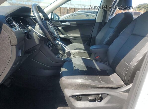 3VV3B7AX2JM074161 2018 VOLKSWAGEN TIGUAN White Widok deski rozdzielczej