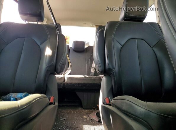 2C4RC1L78NR121482 2022 CHRYSLER PACIFICA Gray Rear interior view