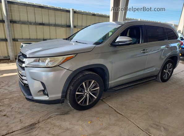 5TDKZRFH8HS516910 2017 TOYOTA HIGHLANDER Серебряный Задняя левая четверть