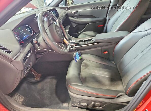 5NPEJ4J21MH069847 2021 HYUNDAI SONATA Красный Вид панели приборов