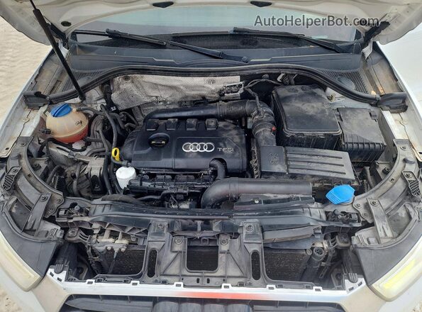 WA1HCCFS5HR000243 2017 AUDI Q3 White ძრავის განყოფილების ხედი