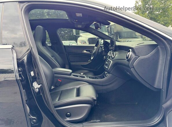 WDDSJ4EBXKN704550 2019 MERCEDES-BENZ CLA-CLASS Black ძრავის განყოფილების ხედი