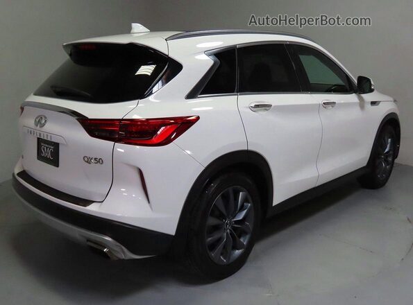 3PCAJ5M32KF132328 2019 INFINITI QX50 White Przód prawy