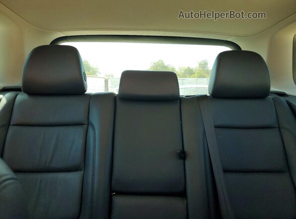 WVGUV7AX4HK018357 2017 VOLKSWAGEN TIGUAN Silver Rear interior view