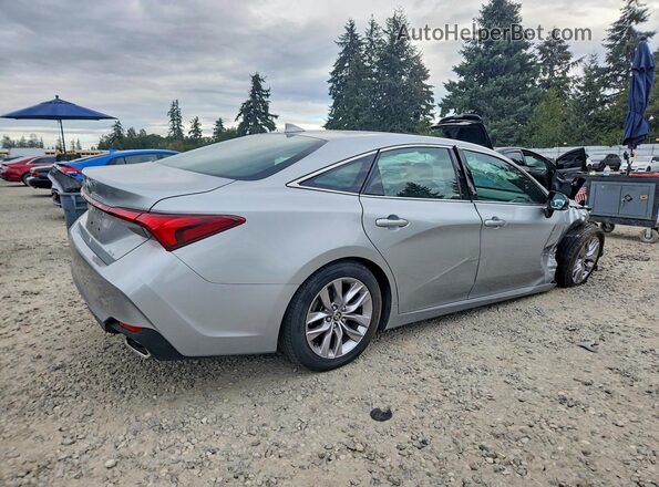 4T1JZ1FBXMU066932 2021 TOYOTA AVALON Серебряный Передняя правая четверть