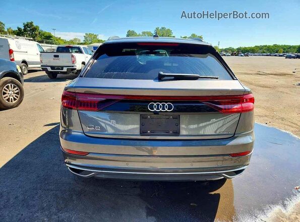 WA1AVAF10KD018936 2019 AUDI Q8 Gray Widok wnętrza z przodu