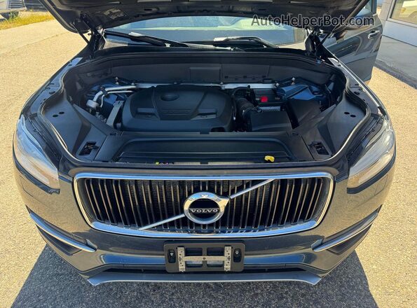 YV4A22PK1J1385420 2018 VOLVO XC90 Gray Front interior view