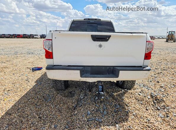 1N6BA1F31HN540806 2017 NISSAN TITAN White Widok wnętrza z przodu